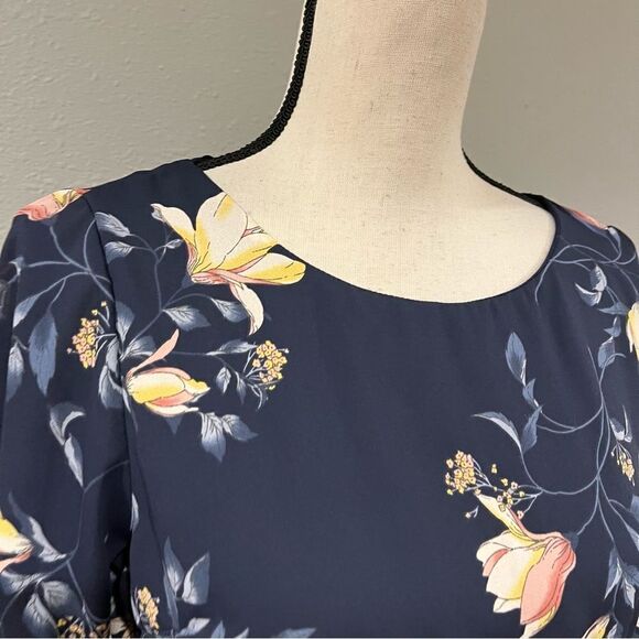 Short sleeve floral dress with belt - Picture 2 of 11
